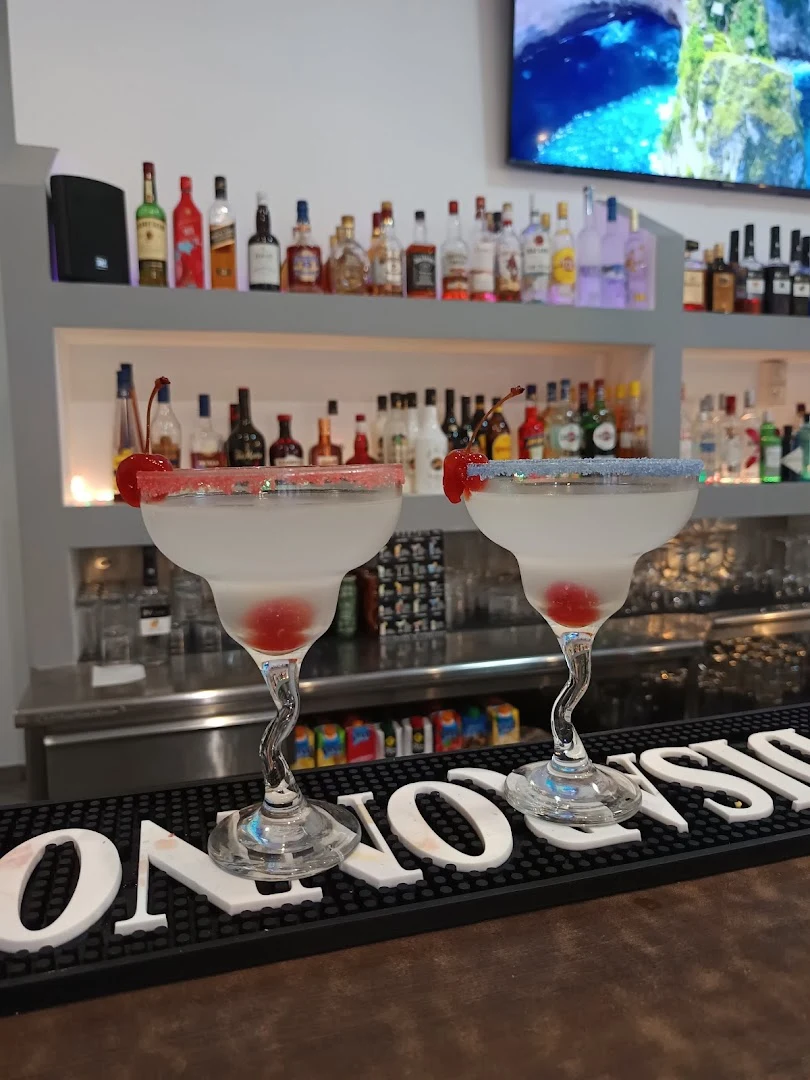 Rania's Gyros Pizza Bar · Photos 1